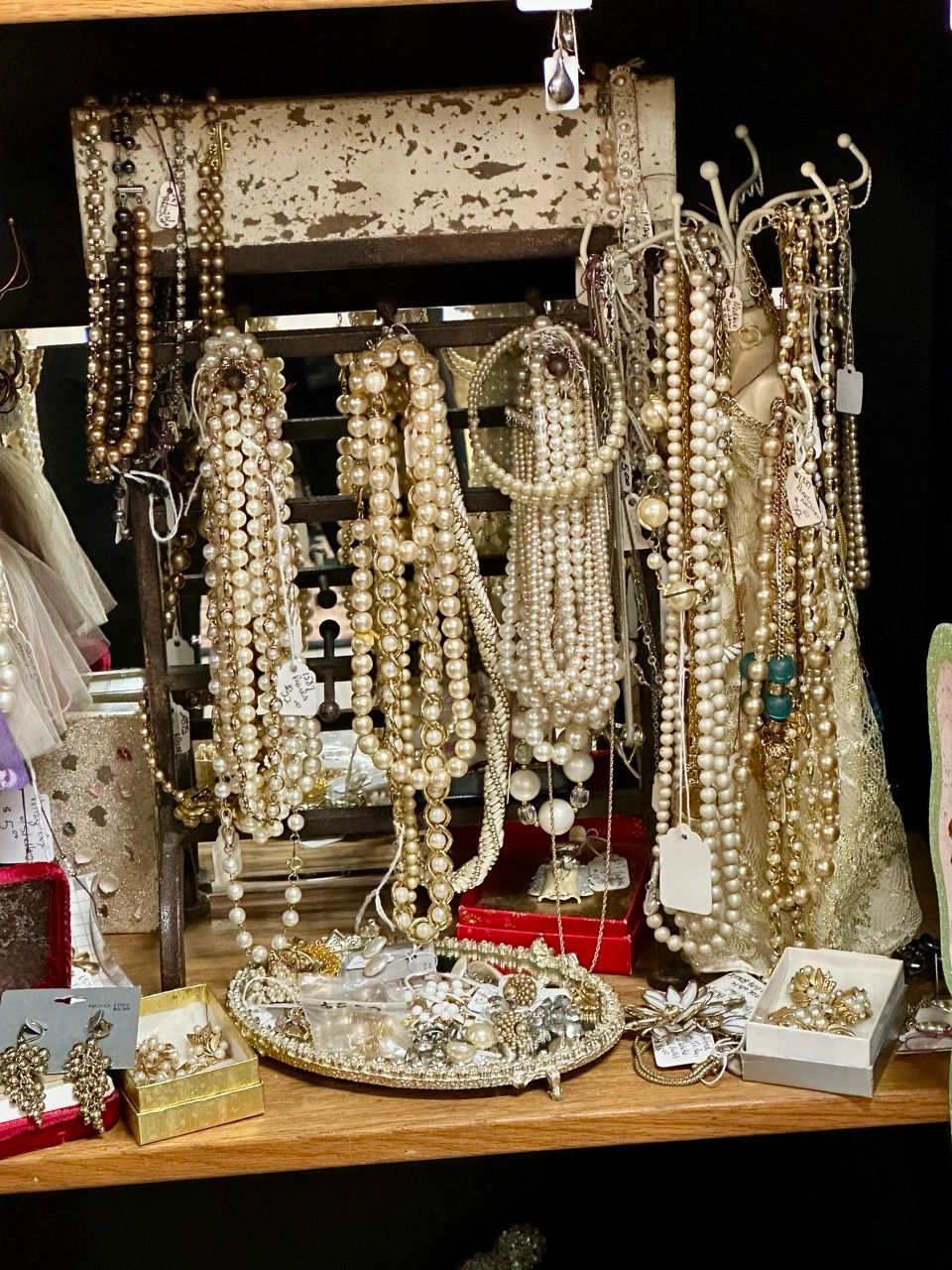 The Allure of Vintage Faux Pearls: Elegance That Never Fades