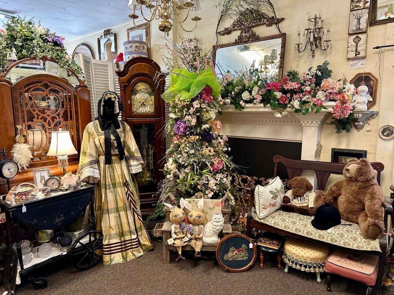 Our New “Walk in the Park” Display at Pollyanna’s Antiques