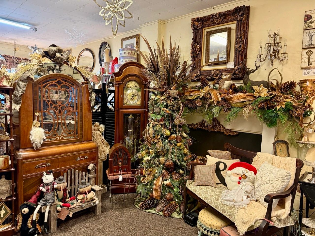 A Grand Yuletide Moment — Our Bold & Elegant Mantle Display