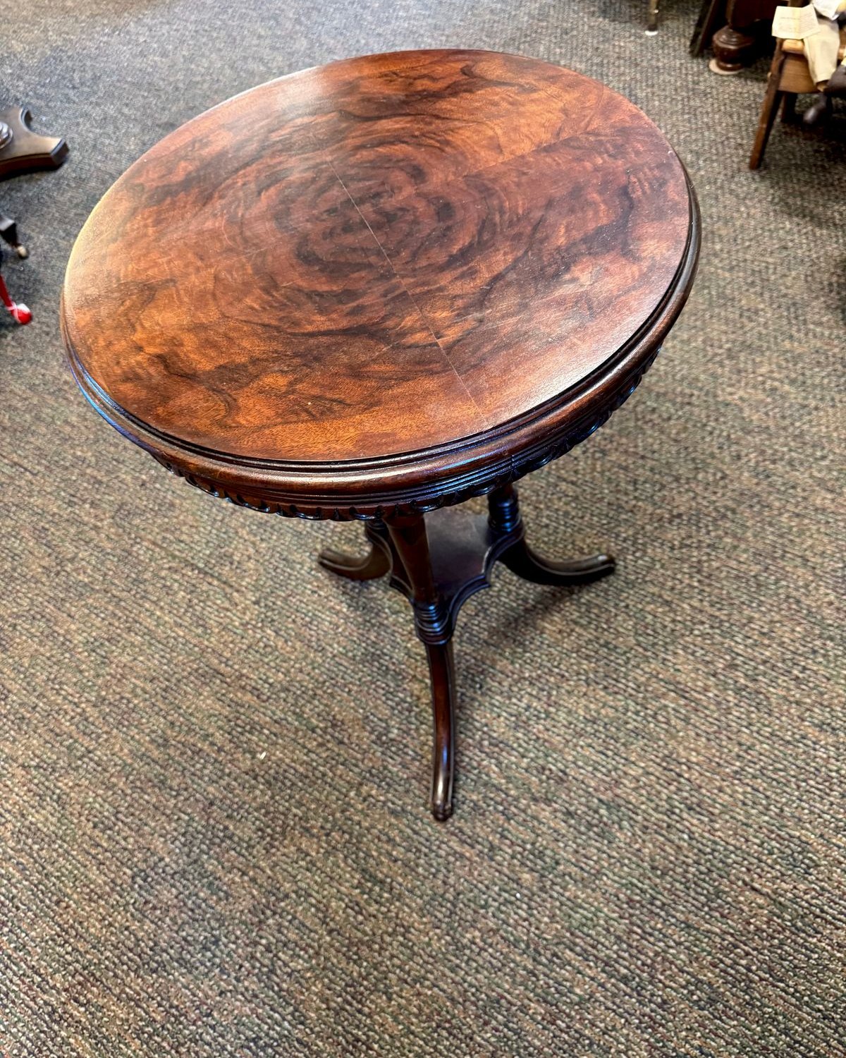 Round walnut Victorian Eastlake parlor table with figured burl top on dark tripod base with curved legs